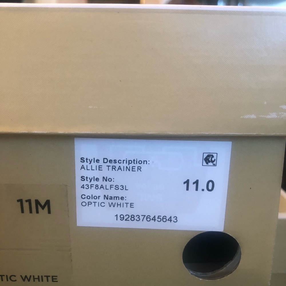 Michael Kors Sneakers - Picture 2 of 7